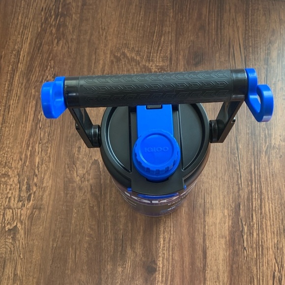 Igloo 54oz Hybrid Sports Jug Cooler Blue New - Picture 3 of 11